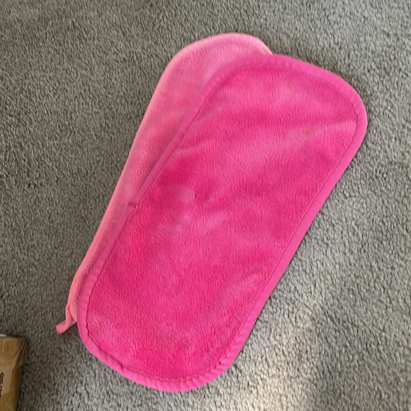 NWOT makeup remover cloth pack - Picture 2 of 5